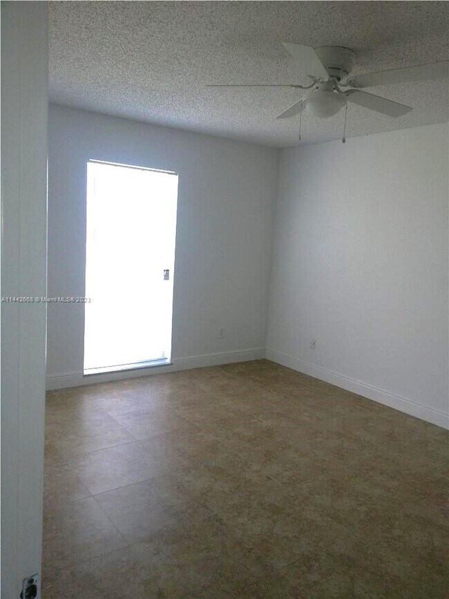 Building Photo - 661 N University Dr