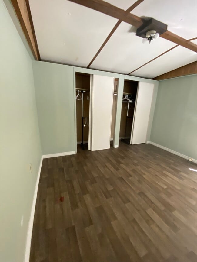 Building Photo - 2207 Dora Dr