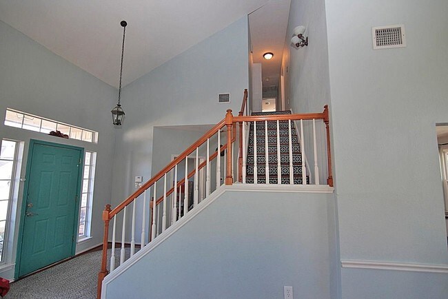 Building Photo - 302 Reinhardt Blvd