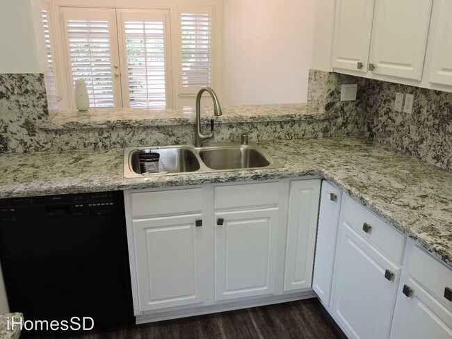 Building Photo - 11290 1/2-11182 Portobelo Dr