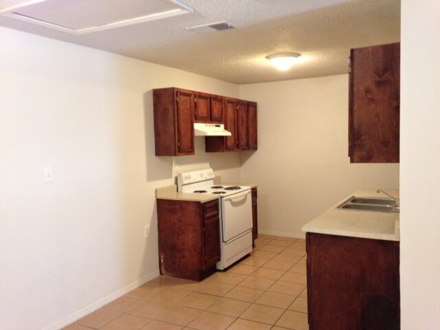 Foto del edificio - 7623 Windsor Oaks