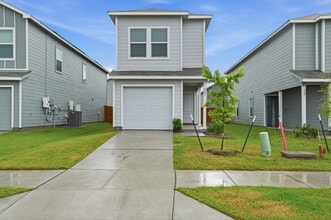 Building Photo - 905 Blue Heron Dr