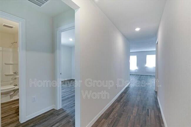 Building Photo - 1844 Sheila Dr