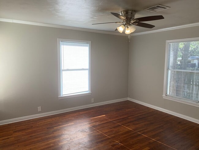 Building Photo - 3 Bedroom 1 Bath Home