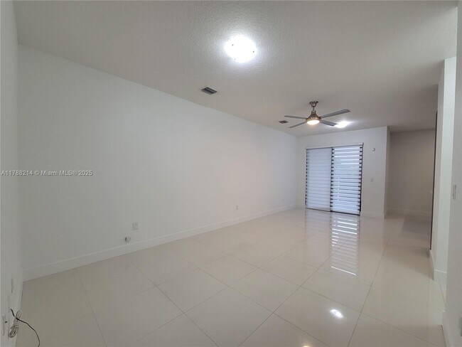 Foto del edificio - 492 SW 91st Pl