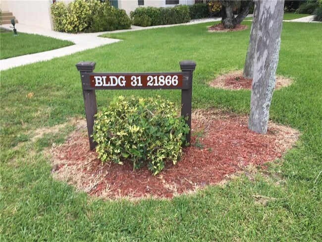 Foto del edificio - 21866 Cypress Cir