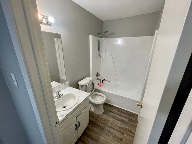 Building Photo - 1208 Henson