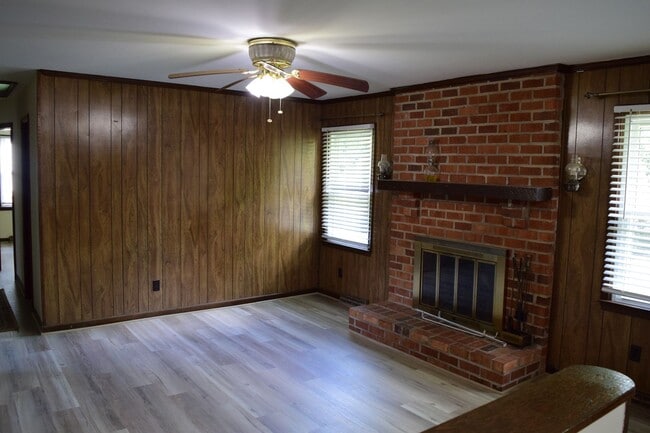Building Photo - Midlothian - Brick Ranch with 2 full baths!