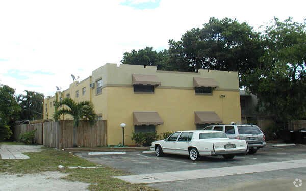 Building Photo - 608 NE 9th Ave