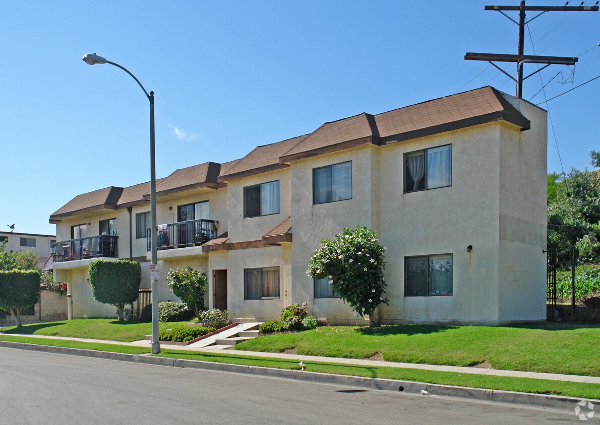 Foto principal - 2647 Corning St