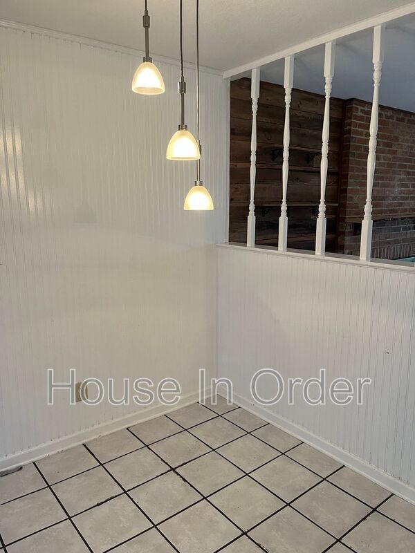 Building Photo - 217 Scottlynn Dr