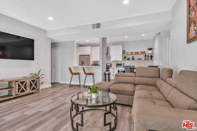 Foto del edificio - 433 E Tamarack Ave