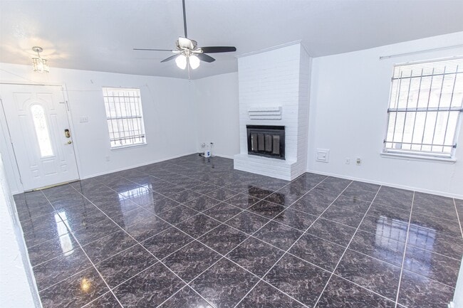 Building Photo - 918 Littleport Ln