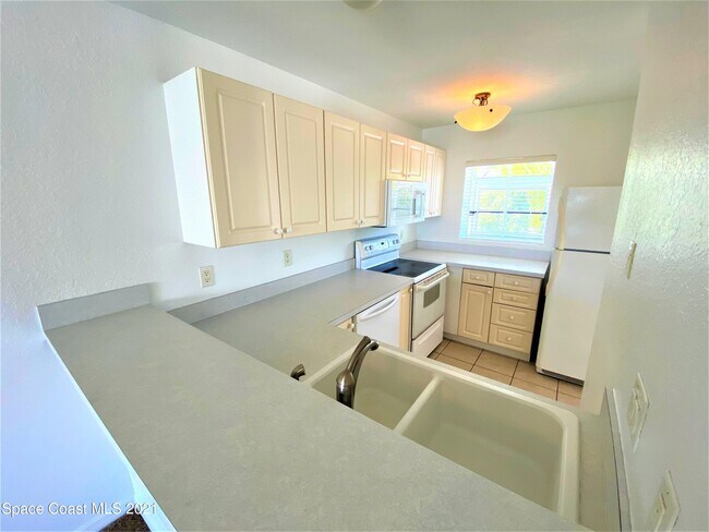 Building Photo - 539 Ocean Park Ln