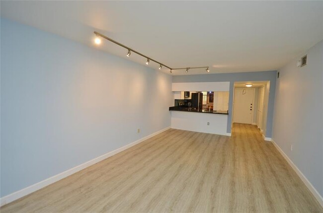 Building Photo - 6800 Cypress Rd