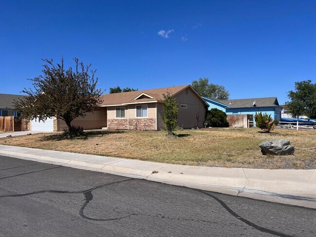 Building Photo - Nice 3-bedroom Fernley Home in Donner Trails