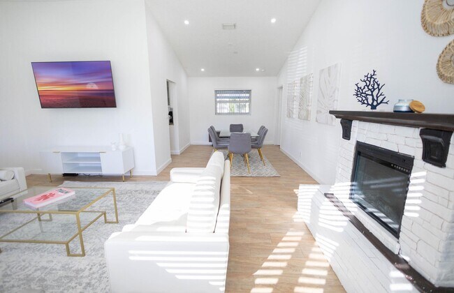 Building Photo - 183 Sunflower Cir