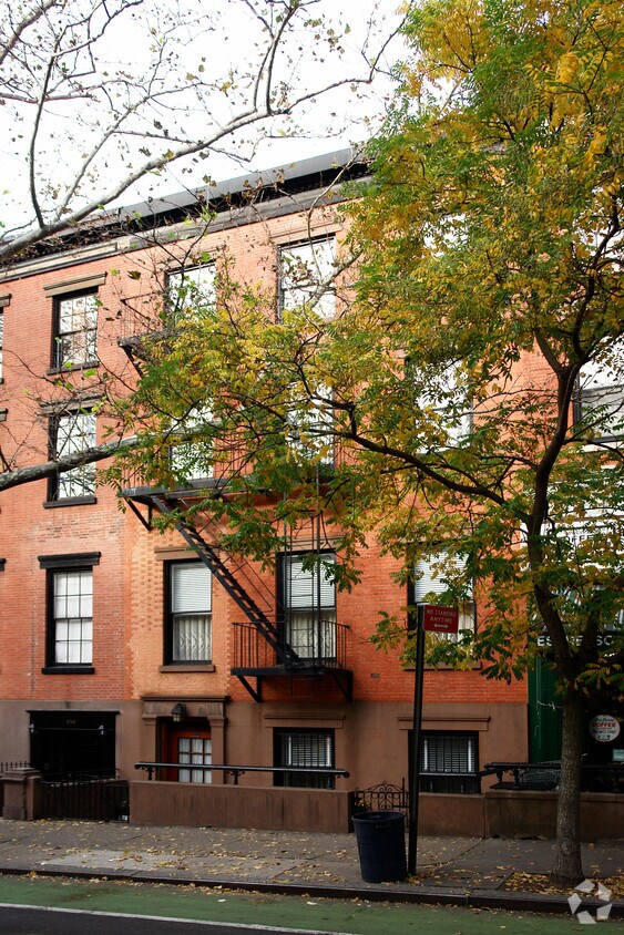Primary Photo - 294 Henry St