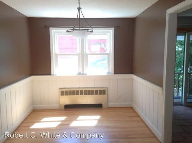 Building Photo - 4 br, 2 bath House - 1 Reservoir Ave