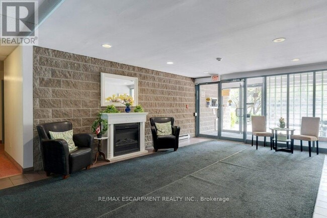 Photo du bâtiment - 175 Hunter St E