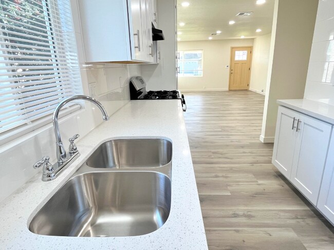 Foto del edificio - 5769 Eugene St