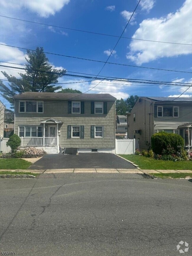 Building Photo - 303 Perry Ave