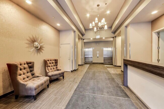 Foto del edificio - 451 W Huron St