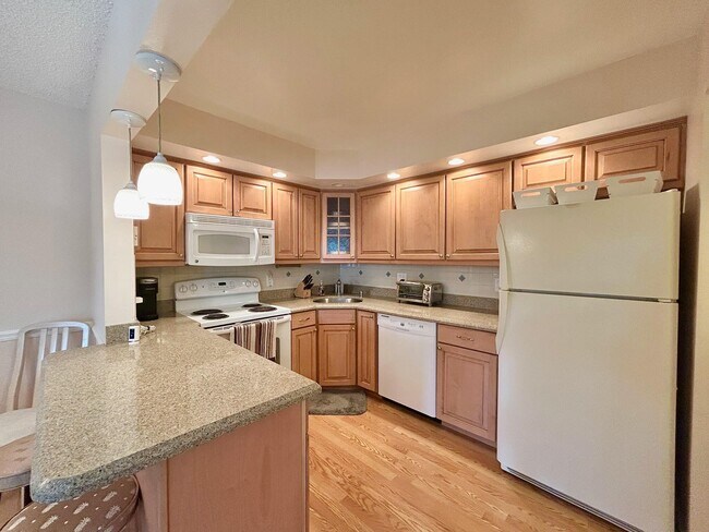 Building Photo - 443 Pine Glen Ln