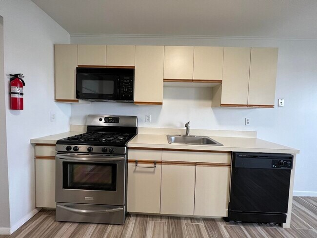 Foto del edificio - 83 Riverview Ct