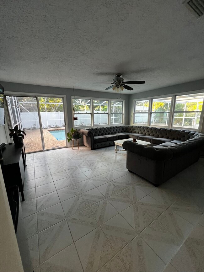 Building Photo - 4038 Prado Dr