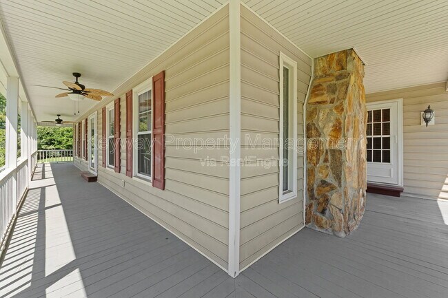 Building Photo - 255 Silver Maple Rd