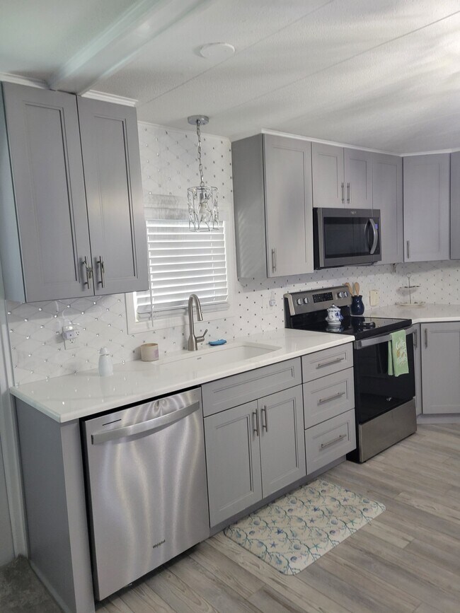 Foto del edificio - 6450 Floral Ct