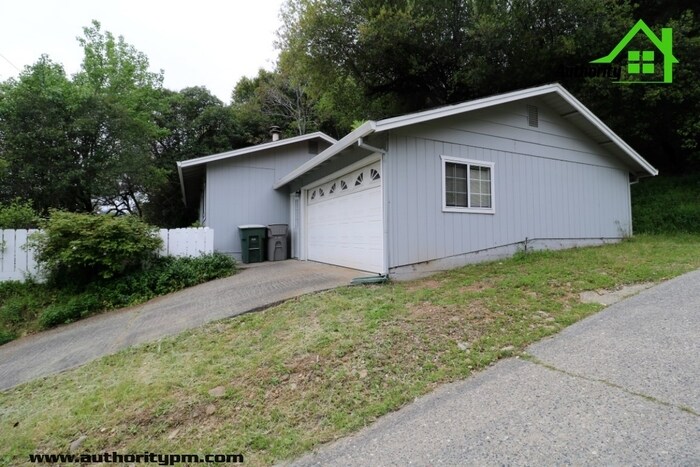 Foto principal - 1550 Benton Dr
