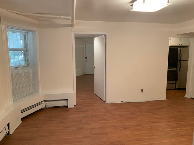 Living/Dining Area - 285 Dekalb Ave
