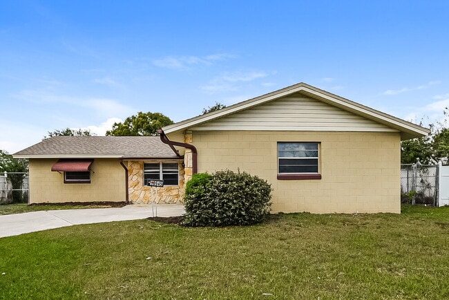 Building Photo - 10945 Tangora St