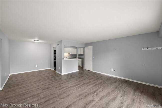 Building Photo - 23673 Village-House Dr S