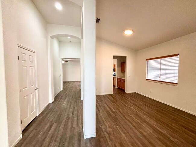 Foto del edificio - 1626 W Hammer Ln