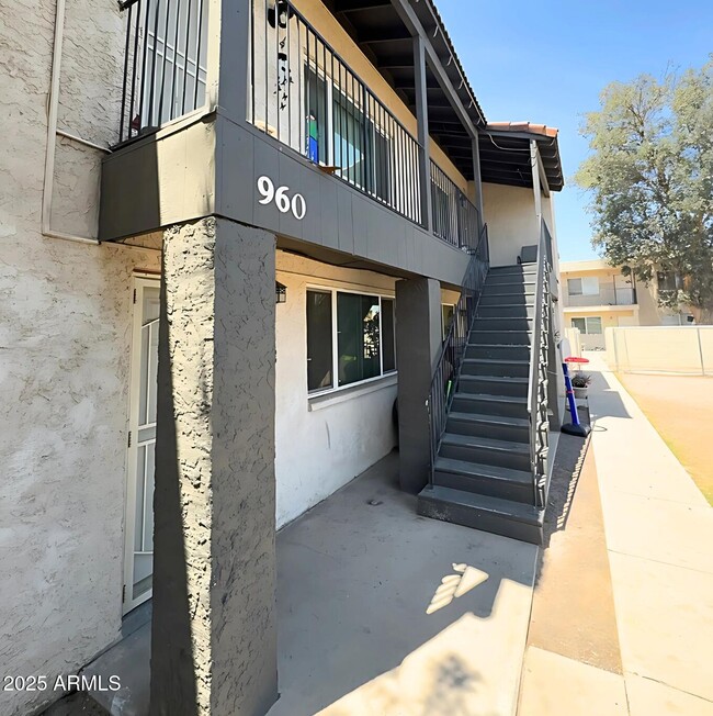Building Photo - 960 N Jay St