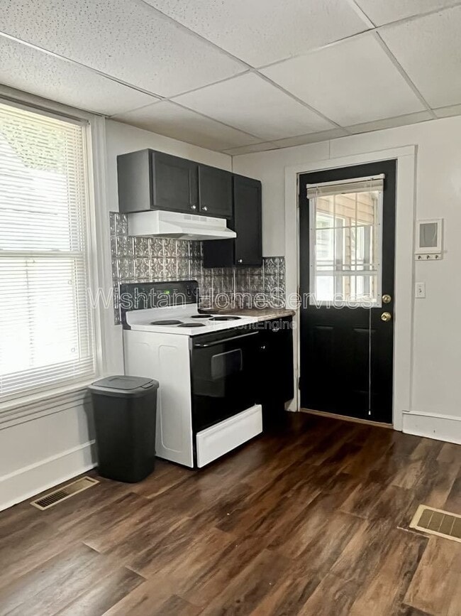 Building Photo - 322 S Madison St