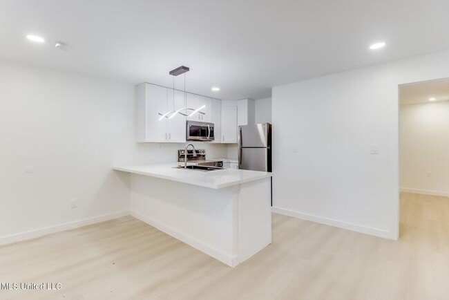 Building Photo - 264 Mc Donnell Ave