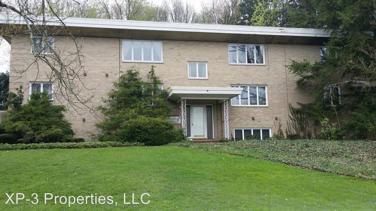 Foto principal - 808 39th St NE