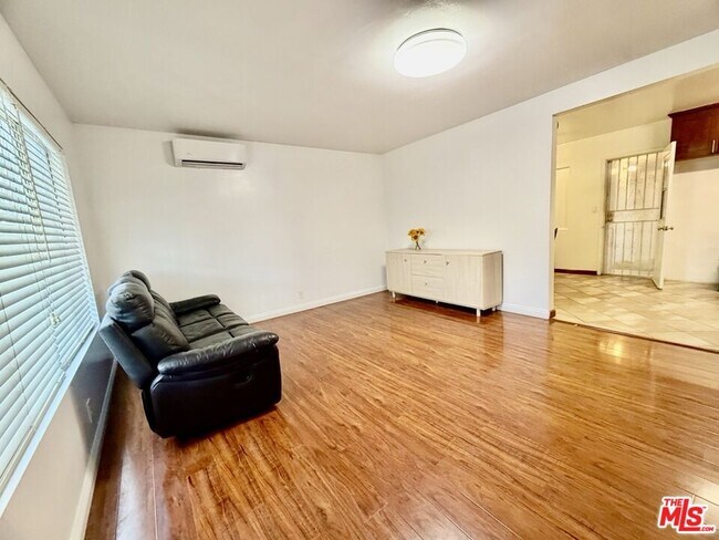 Foto del edificio - 2328 Pine St