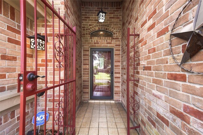 Building Photo - 7239 N Hearthstone Green Dr