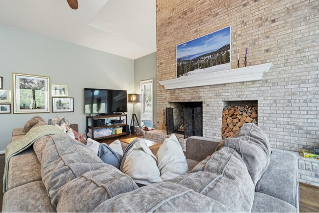 Building Photo - 63 Queens Ct