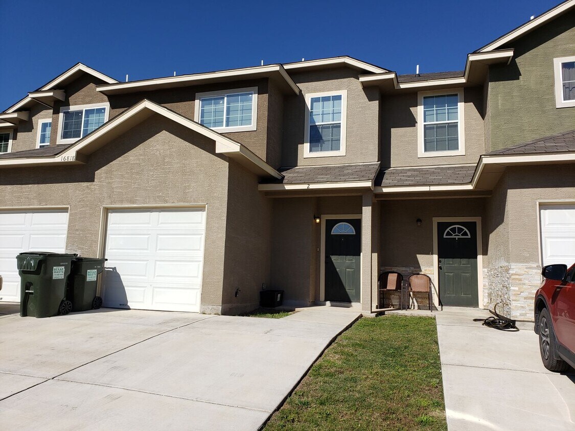 Foto principal - Town home for rent