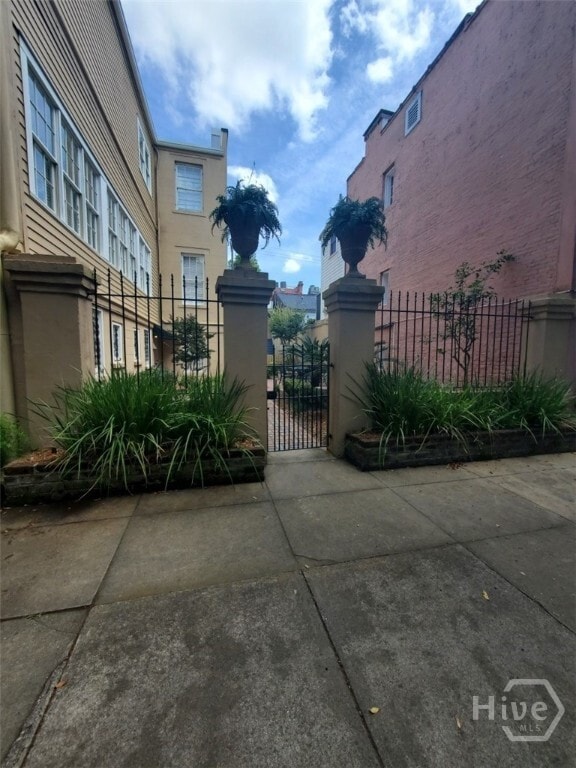 Building Photo - 208 E Jones St