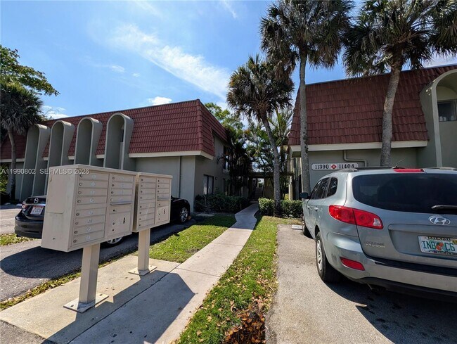 Foto del edificio - 11394 Royal Palm Blvd