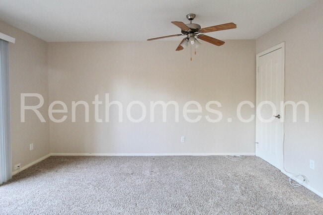 Building Photo - Rancho Bernardo, 14912 Avenida Venusto #6 - Brand New Carpet! Granite Counters, Comm Pool, Spa, T...