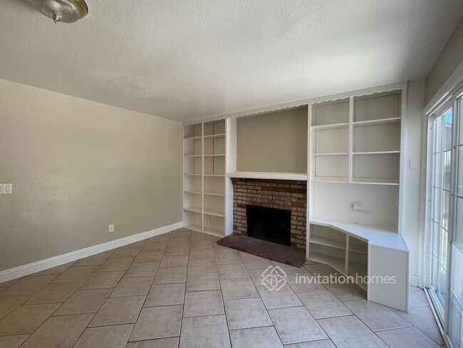 Building Photo - 4430 Bollenbacher Ave