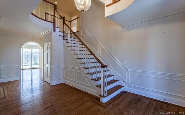 Building Photo - 1 Wrenfield Ln
